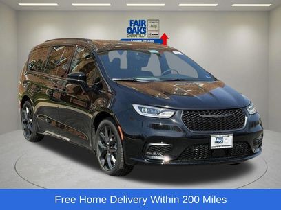 New 2026 Chrysler Pacifica Select w/ S Appearance Package