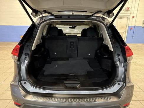 Used 2019 Nissan Rogue SV w/ Sun & Sound Touring Package image 11