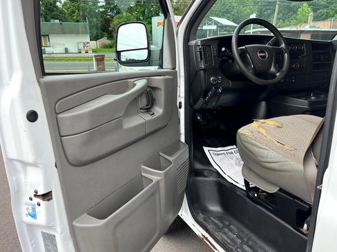 Used 2014 GMC Savana 3500 image 9