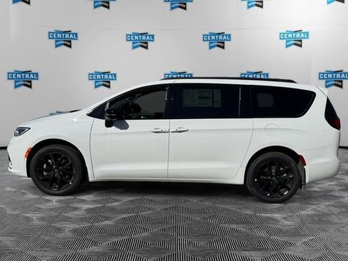 New 2026 Chrysler Pacifica Limited w/ S Appearance Package AWD/4WD image 2