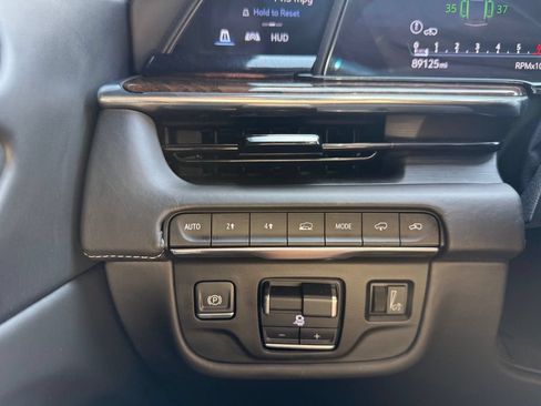 Used 2022 Cadillac Escalade Sport Platinum w/ LPO, ONYX Package AWD/4WD image 12