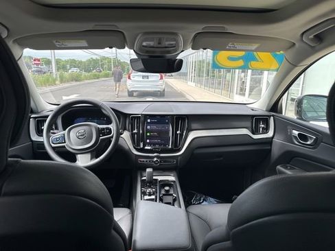 Used 2025 Volvo XC60 B5 Plus AWD/4WD image 18