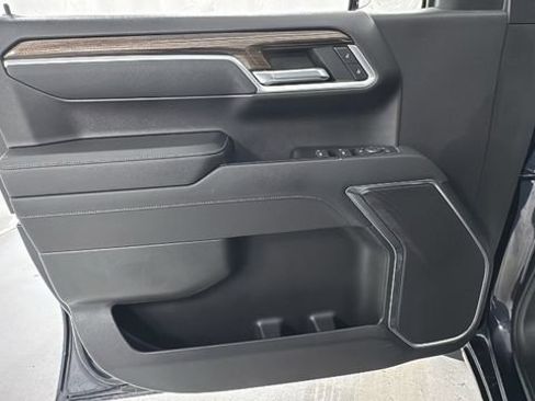 Used 2022 Chevrolet Silverado 1500 LT AWD/4WD image 17