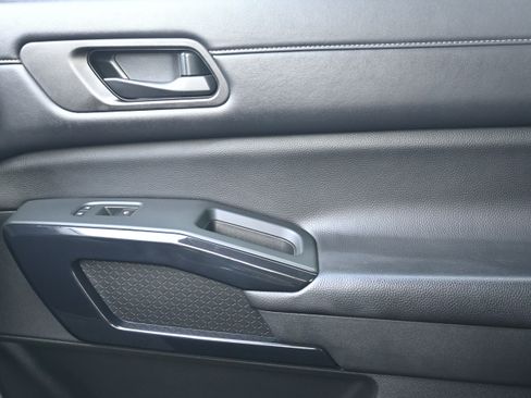 Used 2023 Nissan Pathfinder SV image 28