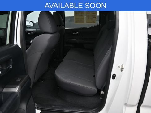 Used 2016 Toyota Tacoma TRD Off-Road w/ Premium & Technology Package AWD/4WD image 28