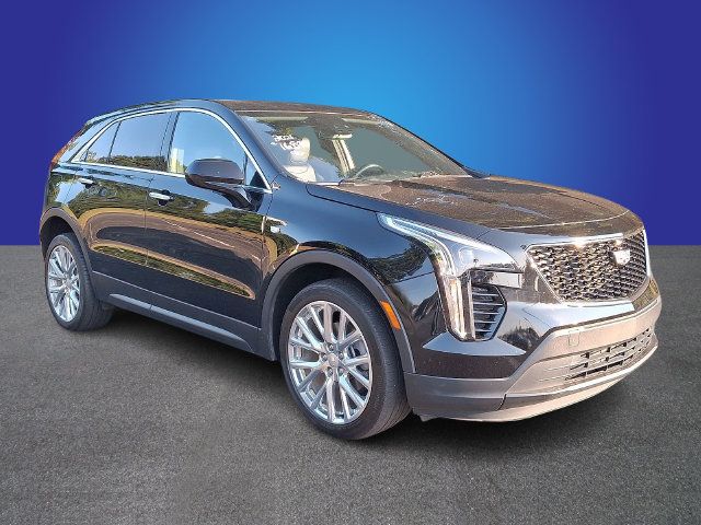 Used 2021 Cadillac XT4 Luxury w/ Cold Weather Package AWD/4WD image 3