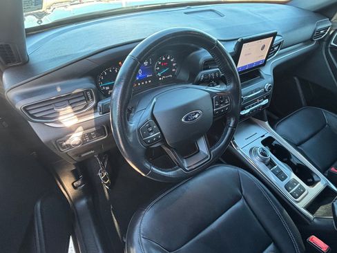 Used 2020 Ford Explorer XLT w/ Equipment Group 202A image 12