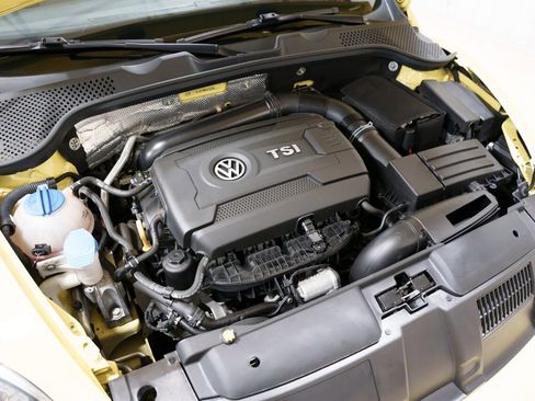 Used 2015 Volkswagen Beetle 1.8T FWD image 25
