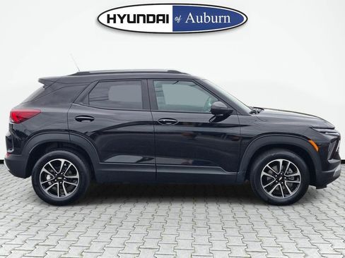 Used 2024 Chevrolet TrailBlazer LT w/ Driver Confidence Package FWD image 2