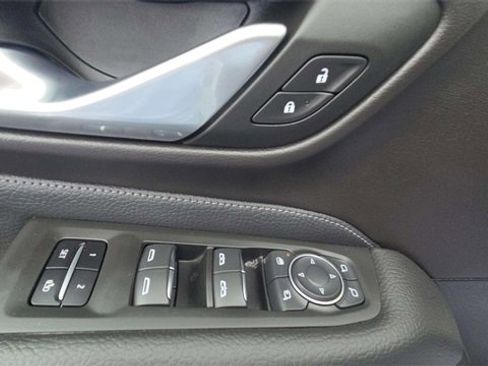 Used 2022 GMC Yukon XL Denali image 25