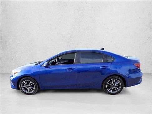Used 2022 Kia Forte LXS w/ LXS Technology Package FWD image 2