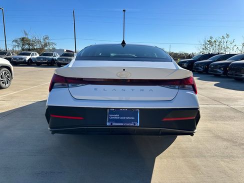 Used 2025 Hyundai Elantra SE image 6