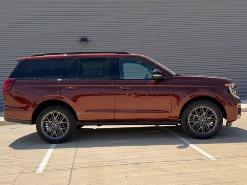 New 2027 Ford Expedition Platinum w/ Stealth Appearance Package AWD/4WD image 2