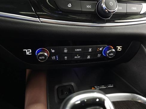 Used 2018 Buick Enclave Avenir image 27