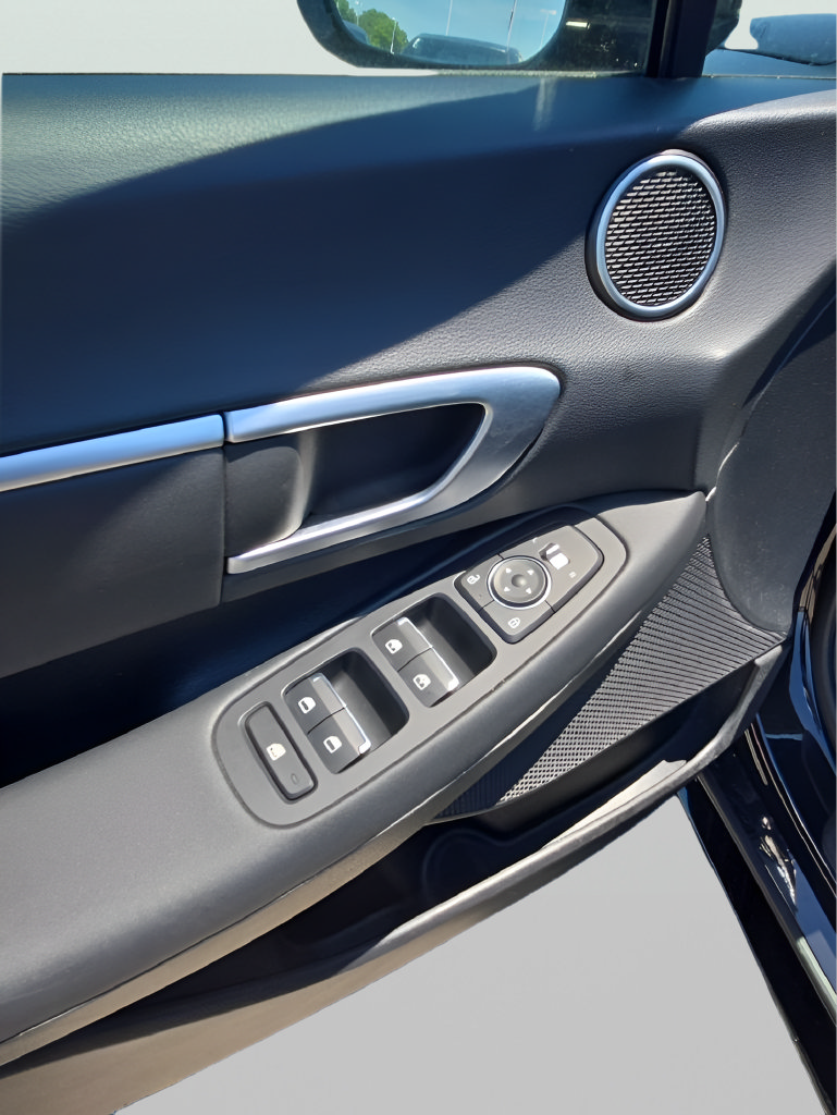 Used 2025 Hyundai Sonata SEL FWD image 13