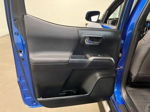 Used 2016 Toyota Tacoma TRD Sport w/ Towing Package image 21