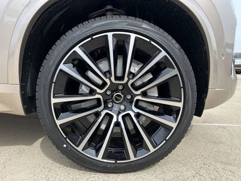 New 2026 Volvo XC90 B6 Plus w/ Protection Package Premier AWD/4WD image 10