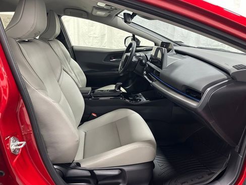 Used 2025 Toyota Prius XLE image 60