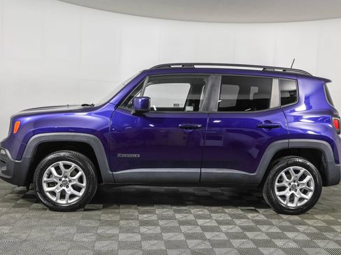 Used 2018 Jeep Renegade Latitude w/ Safety & Security Group AWD/4WD image 18