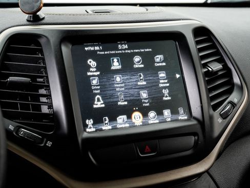 Used 2017 Jeep Cherokee Limited image 16