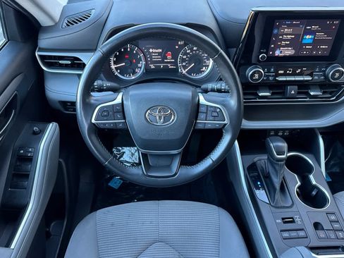 Used 2023 Toyota Highlander LE image 15