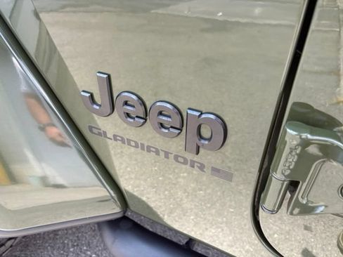 Used 2023 Jeep Gladiator Sport AWD/4WD image 14