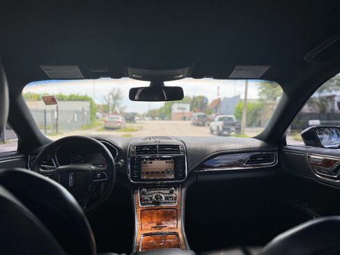 Used 2017 Lincoln Continental Premiere image 5