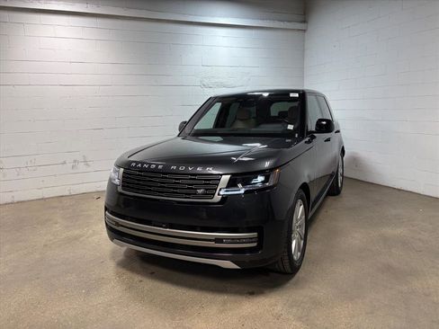 Used 2023 Land Rover Range Rover SE image 2