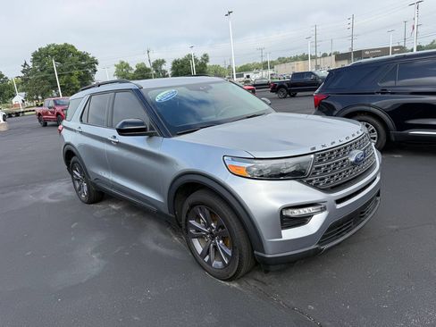 Used 2023 Ford Explorer XLT w/ Equipment Group 202A AWD/4WD image 3