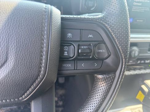 Used 2025 Toyota Tacoma SR5 AWD/4WD image 19