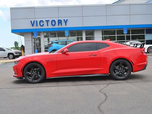 Used 2020 Chevrolet Camaro LT RWD image 6