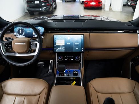 Used 2023 Land Rover Range Rover SE image 9