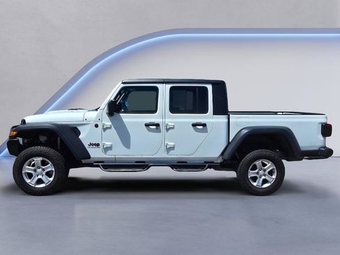 Used 2020 Jeep Gladiator Rubicon AWD/4WD image 2