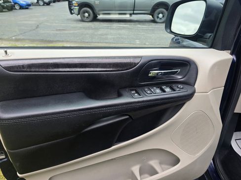 Used 2016 Dodge Grand Caravan SE w/ Quick Order Package 29E SE FWD image 13