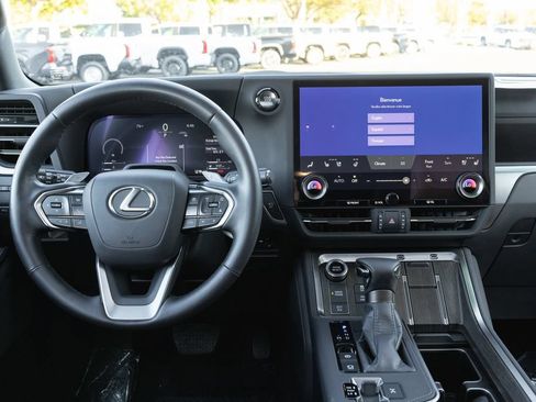 Used 2025 Lexus GX 550 w/ Accessory Package (2T) AWD/4WD image 27