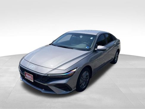Used 2025 Hyundai Elantra Hybrid FWD image 34