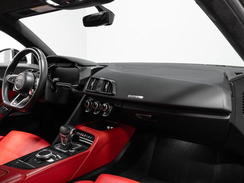 Used 2018 Audi R8 V10 w/ Premium Package image 23