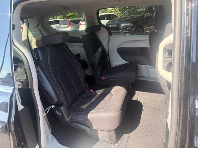 Used 2024 Chrysler Voyager LX FWD image 13