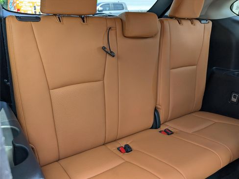 Used 2022 Toyota Highlander XLE AWD/4WD image 13