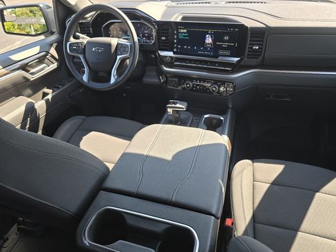 Used 2025 Chevrolet Silverado 1500 LT Trail Boss w/ Convenience Package II AWD/4WD image 34