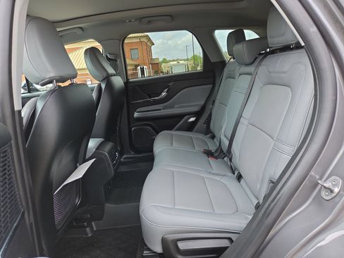Used 2022 Lincoln Corsair AWD w/ Premium Package image 7