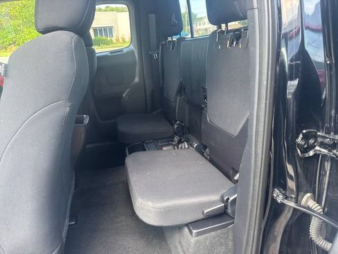 Used 2017 Toyota Tacoma SR5 w/ Tow Package AWD/4WD image 25