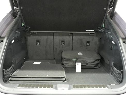 Certified 2025 Porsche Macan Electric image 27