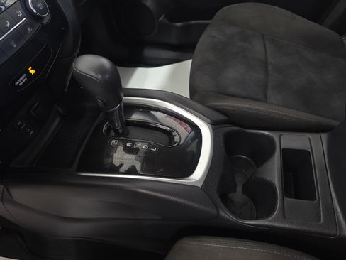 Used 2015 Nissan Rogue S AWD/4WD image 20