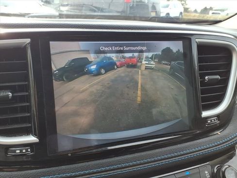 Used 2021 Chrysler Pacifica Touring image 20