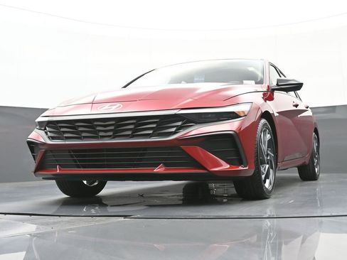 Certified 2025 Hyundai Elantra Sport image 44