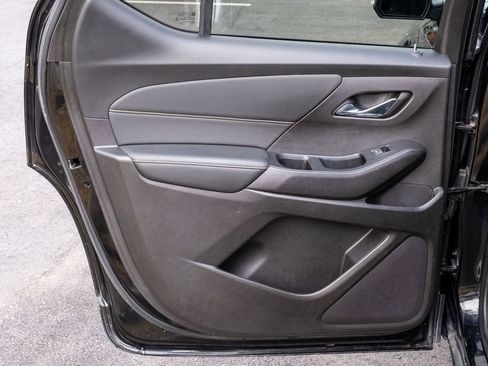 Used 2021 Chevrolet Traverse LT image 27