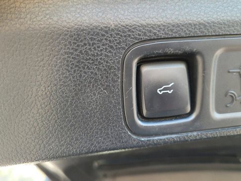 Used 2021 Ford Expedition Limited image 12