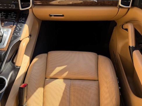 Used 2017 Porsche Cayenne S Platinum w/ Premium Package (PJW) image 15