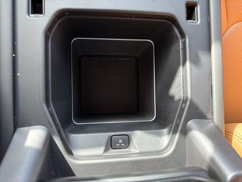 Used 2023 Land Rover Defender 110 V8 AWD/4WD image 22